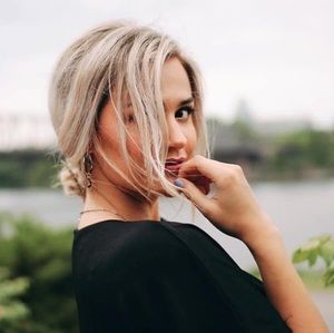 Meet your Posher, Chloé